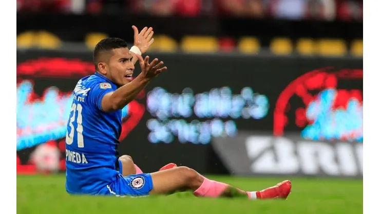 Pineda en un partido con Cruz Azul