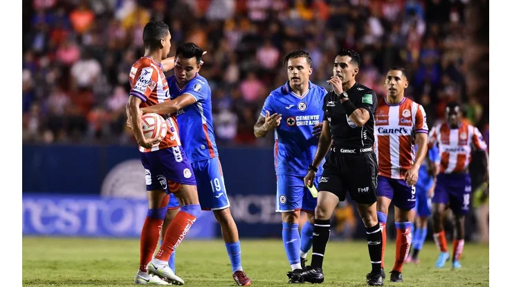 Todo indica que el defensa ecuatoriano Luis Fernando León no llegará a Cruz Azul