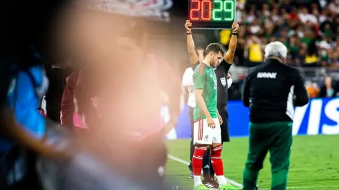 Santiago Giménez con la selección