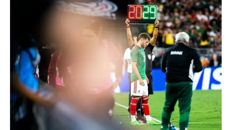 Santiago Giménez con la selección