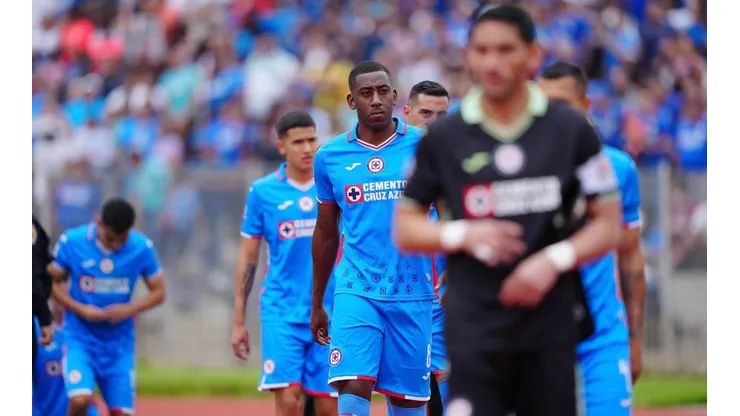 Cruz Azul busca un centro delantero que genere competencia