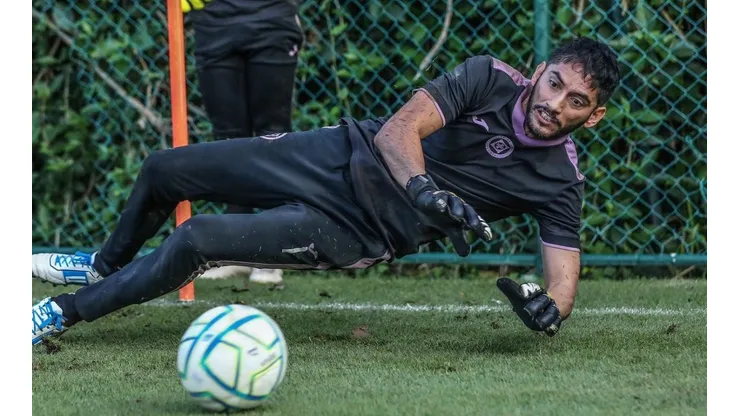 Jesús Corona se mantiene firme como el portero titular de Cruz Azul.