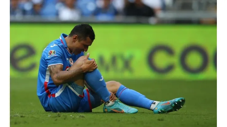 Julio César Domínguez en un partido con Cruz Azul