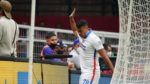 Morales en un partido con Cruz Azul
