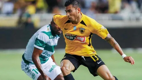 Orbelin Pineda en un partido del AEK