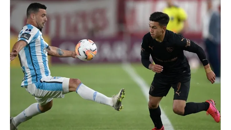 Ramiro Carrera en un partido con Atlético Tucumán