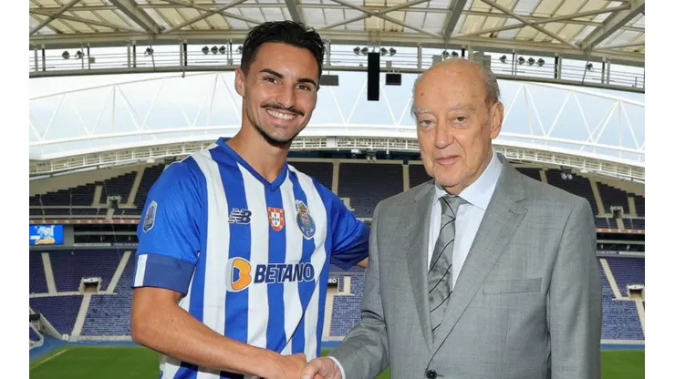 Eustáquio en su presentación con el Oporto