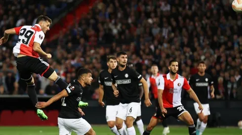 El delantero mexicano apenas vio acciones en el encuentro de la Europa League