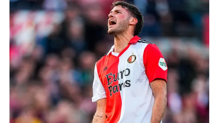 Santi Giménez no ha podido reencontrarse con el gol en el Feyenoord.