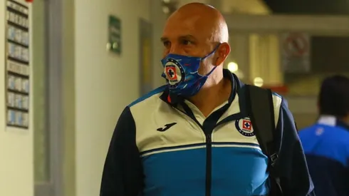 Óscar Pérez en un partido de Cruz Azul