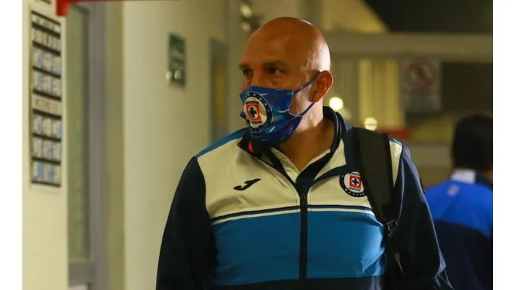 Óscar Pérez en un partido de Cruz Azul