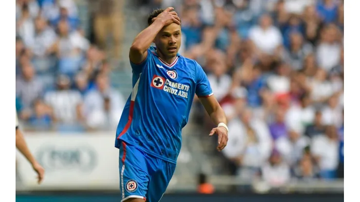 Ángel Romero tuvo la oportunidad de abrir el marcador contra Rayados