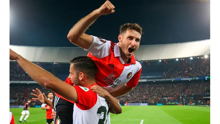 Santi Giménez fue titular y clave para el primer gol del Feyenoord.