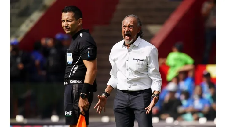El Potro en un partido con Cruz Azul