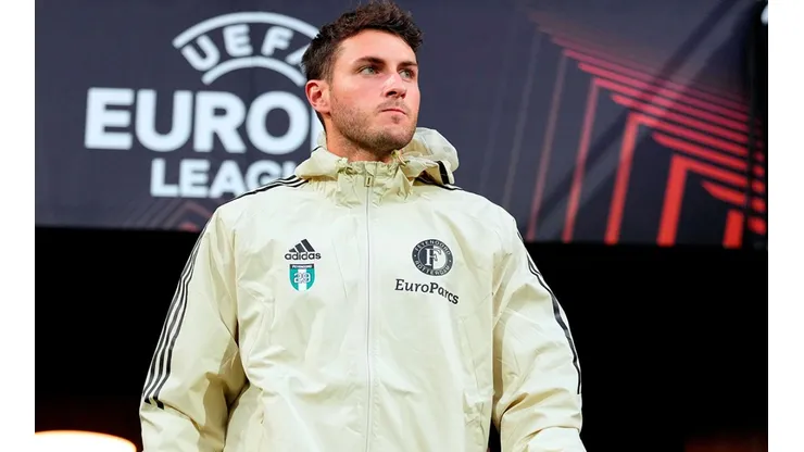 Santi Giménez espera sumar más minutos en la Europa League.