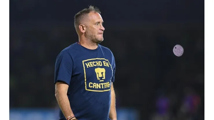 El técnico argentino no continuará con Pumas