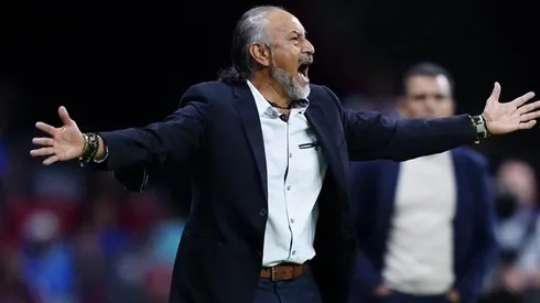 El Potro Gutiérrez en un partido con Cruz Azul