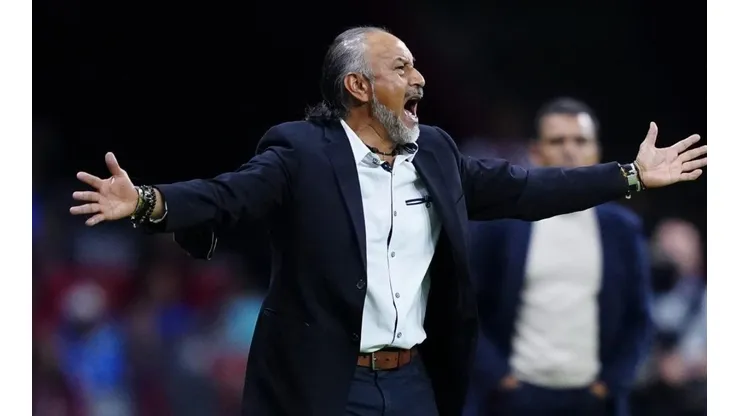 El Potro Gutiérrez en un partido con Cruz Azul