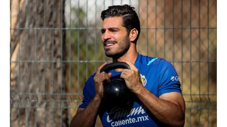 El 'Pollo' Briseño en un entrenamiento de Chivas
