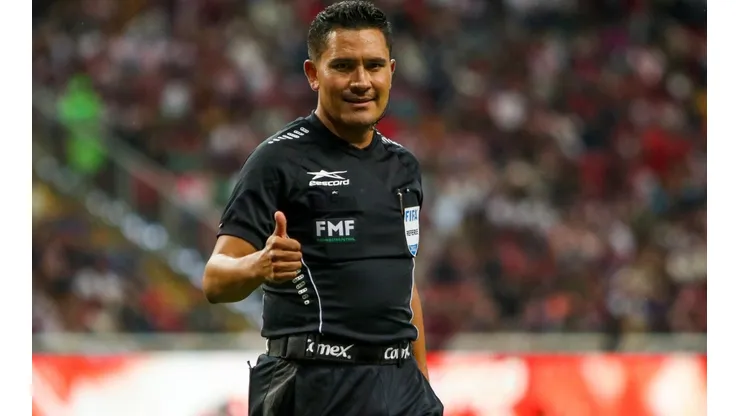 El cantante ya pitó con Cruz Azul en 2021, en la misma instancia.