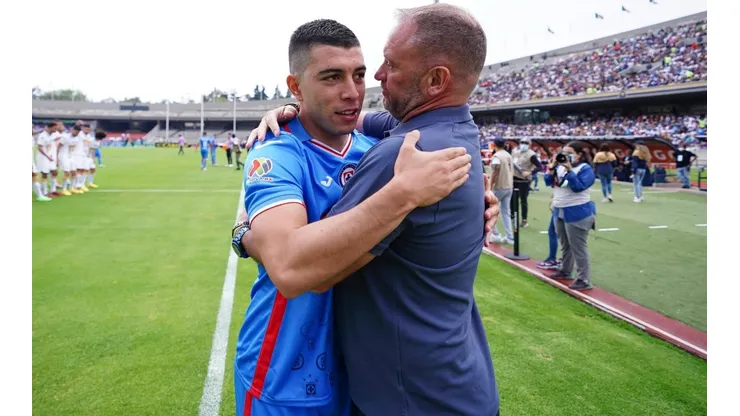 Erik Lira en su reencuentro con Andrés Lillini como jugador de Cruz Azul.