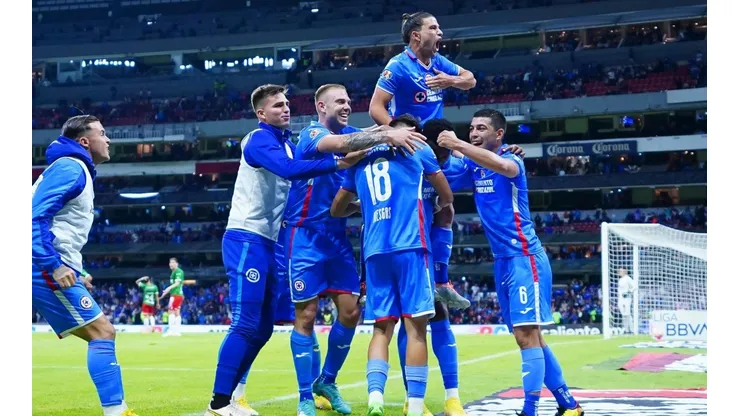 La Máquina celebrando el gol de Michael Estrada.