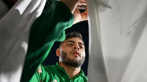 El delantero mexicano se mantiene con dolencias