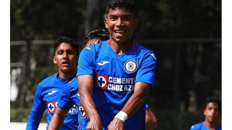 El hermano menor de Orbelín se encuentra en La Noria con las Sub-18