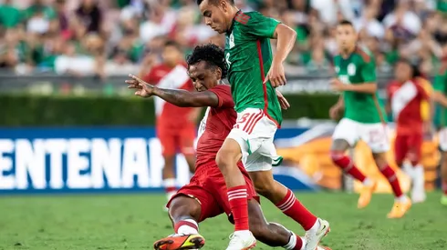 Charly en acción ante Perú