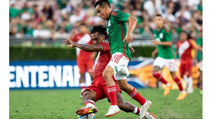 Charly en acción ante Perú