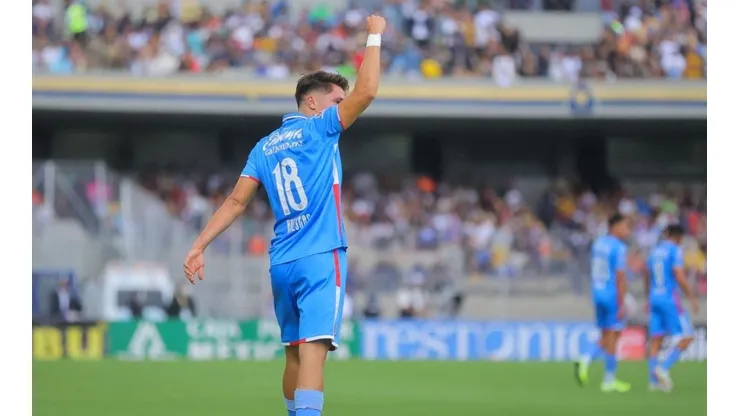 Rodrigo Huescas en la celebración de su gol contra Pumas
