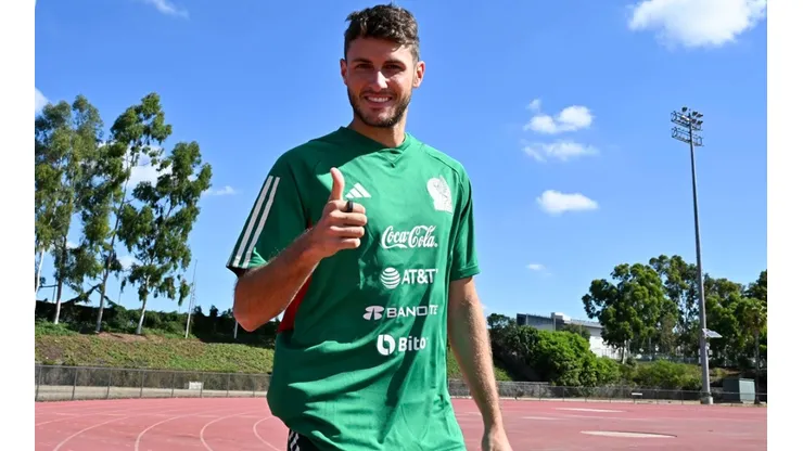 Santi Giménez ya está con la Selección mexicana.