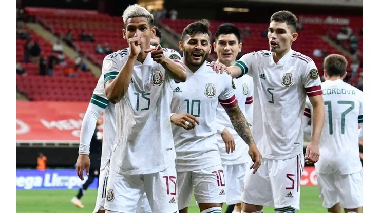 El delantero de Chivas habló de su relación con el Brujo