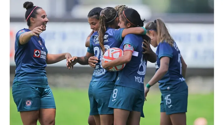 La Cementeras celebrando el error de las rivales.