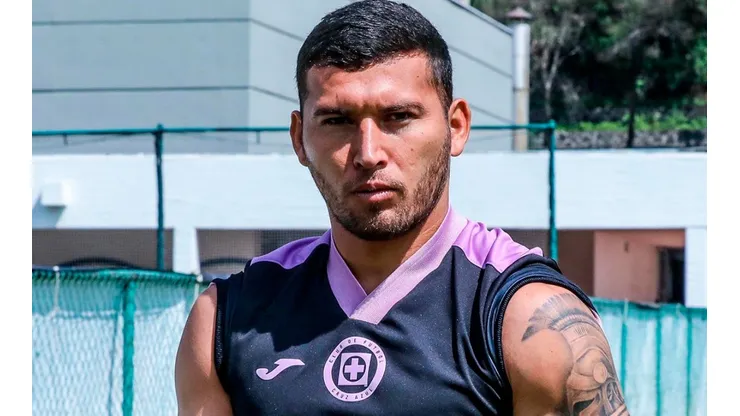Juan Escobar continúa en su recuperación con Cruz Azul.