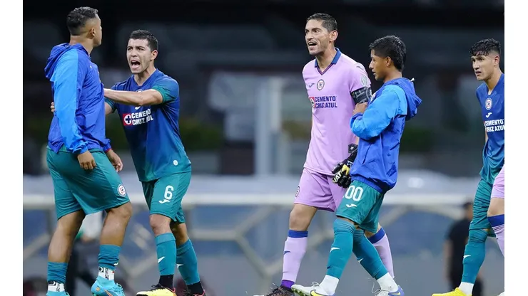 Jesús Corona e Iván Morales se hicieron de palabras tras el triunfo de Cruz Azul.