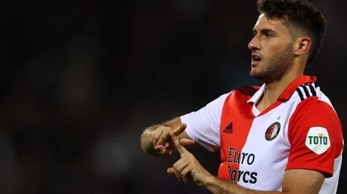 Santiago Giménez en un partido con el Feyenoord