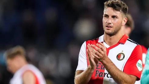 Giménez en el duelo del Feyenoord