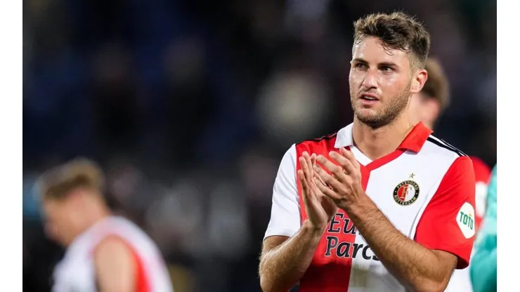 Giménez en el duelo del Feyenoord