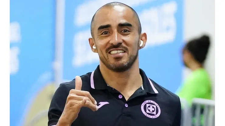 Rafa Baca a su llegada al Azteca, siempre luciendo alegre pese a las críticas.