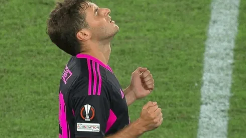 Santi Giménez firmó su primer gol en la Europa League con el Feyenoord.