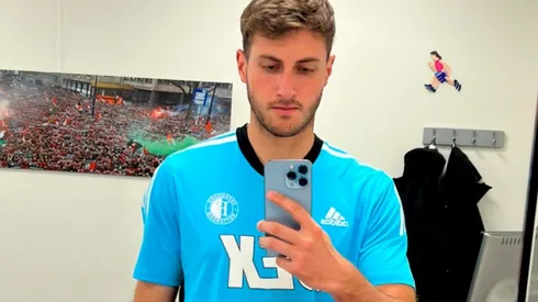 Santi Giménez ya se estrenó como goleador con el Feyenoord.