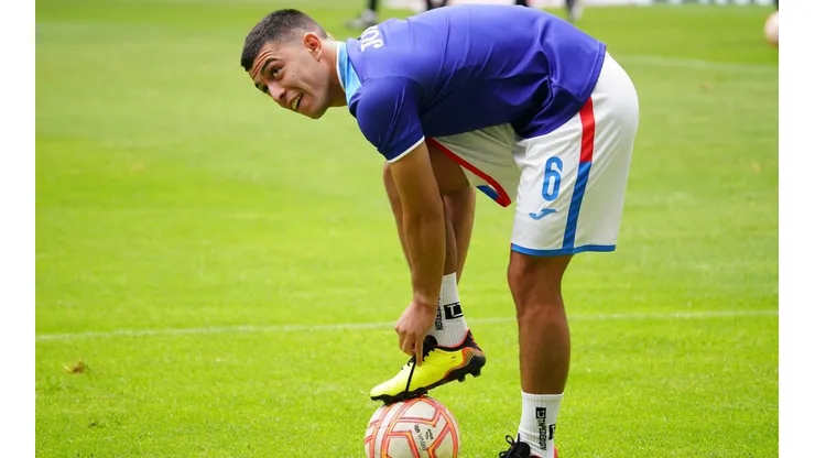 Erik Lira durante el entrenamiento celeste.
