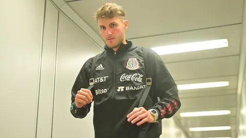 Santiago Giménez en un partido con el TRI