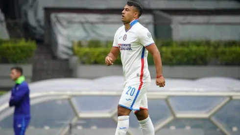 Iván Morales en un partido de Cruz Azul