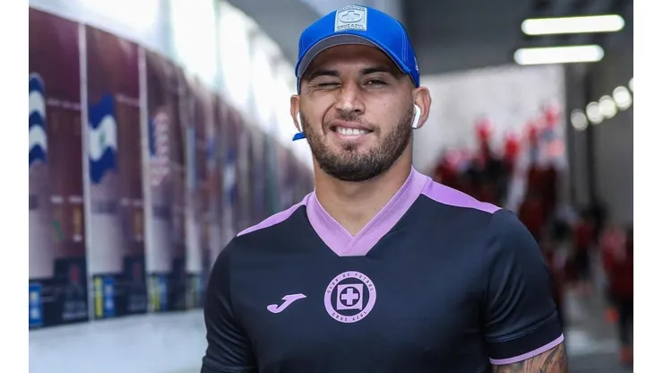 Juan Escobar será baja de Cruz Azul lo que resta del año.