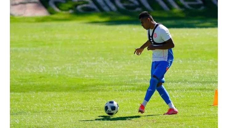 Jaiber Jiménez en un entrenamiento con Cruz Azul
