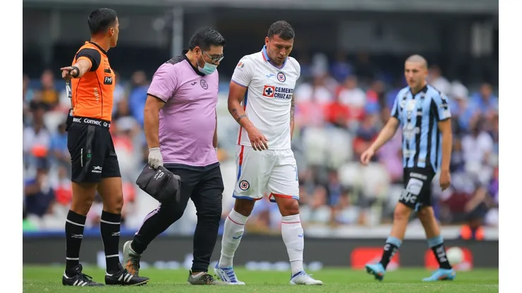 Escobar salió por su propio pie.