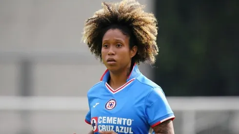 Karla Riley en su debut con Cruz Azul