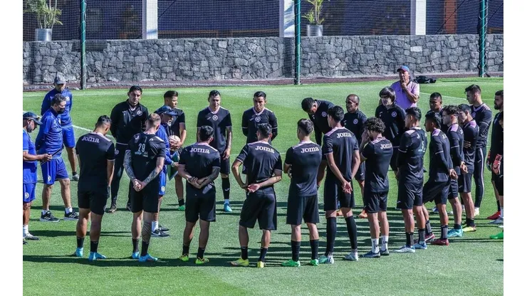 Potro Gutiérrez eligió a los 22 futbolistas para su debut como DT de Cruz Azul.